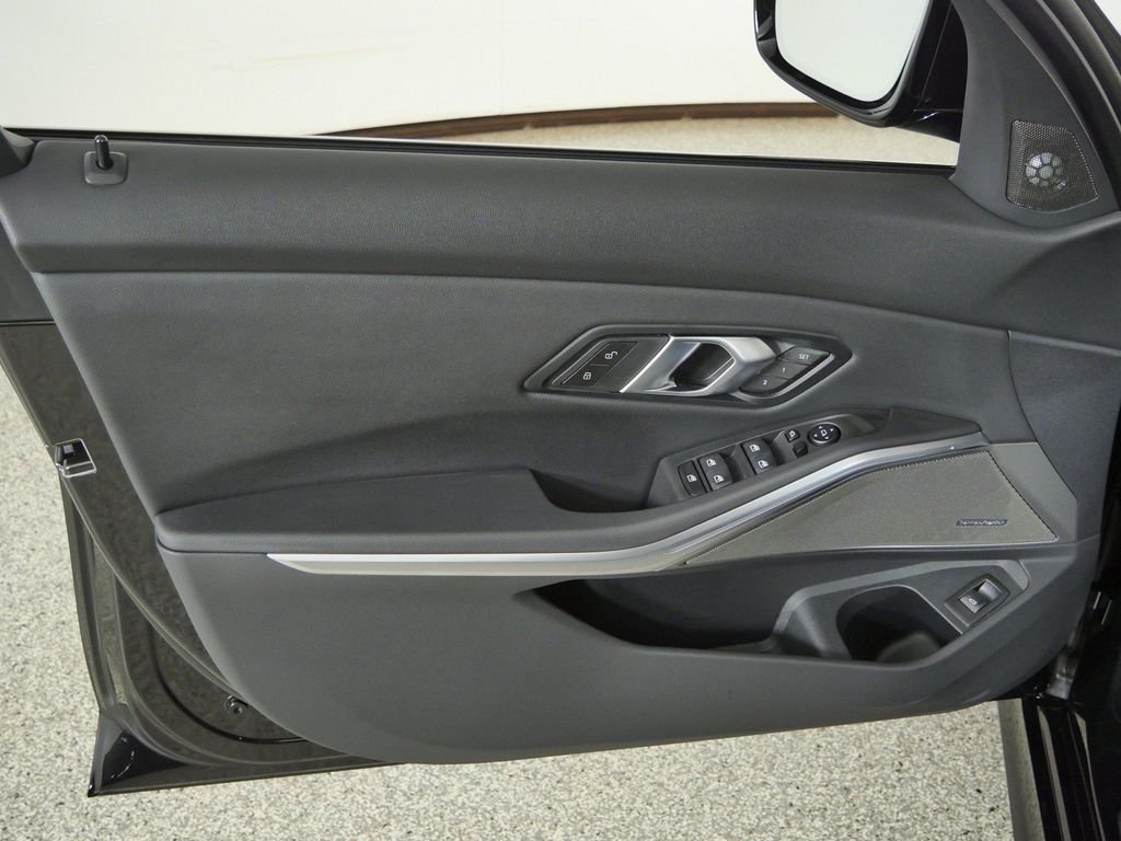 New 2026 Black Sapphire Metallic BMW 330i xDrive image 32