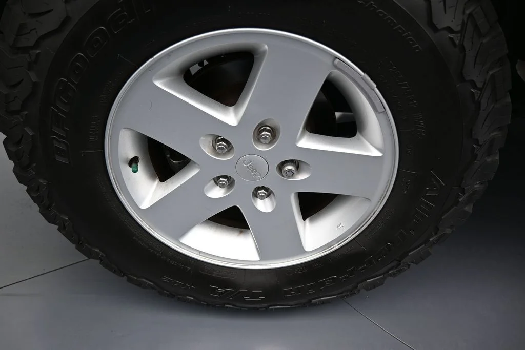 Used 2018 Bright White Clearcoat Jeep Unlimited Sport image 34