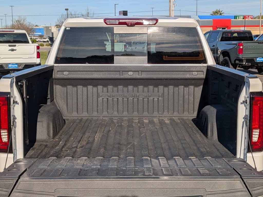 Used 2024 White GMC Denali image 34