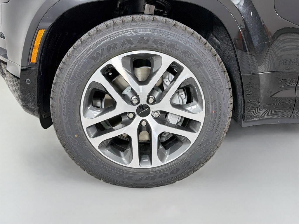 New 2026 Santorini Black Land Rover X-Dynamic SE image 34