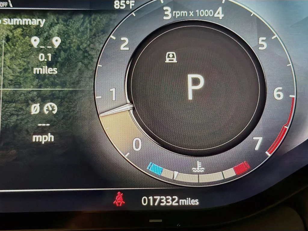 Used 2025 Gray Land Rover SE image 12