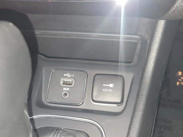 Certified Used 2021 Black Jeep Latitude Lux image 26