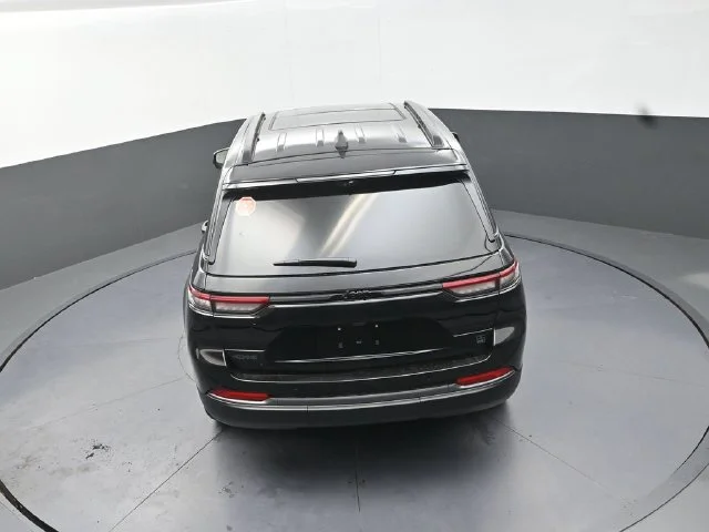 New 2026 Diamond Black Crystal Pearl-Coat Exterior Paint Jeep  image 15