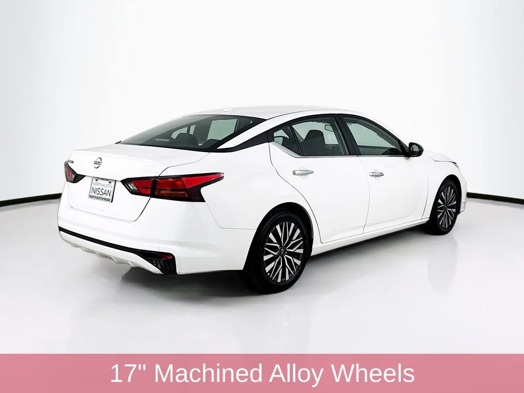 Used 2025 White Nissan 2.5 SV image 7