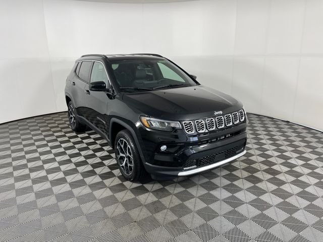 New 2026 Diamond Black Crystal Pearl-Coat Exterior Paint Jeep Limited image 4