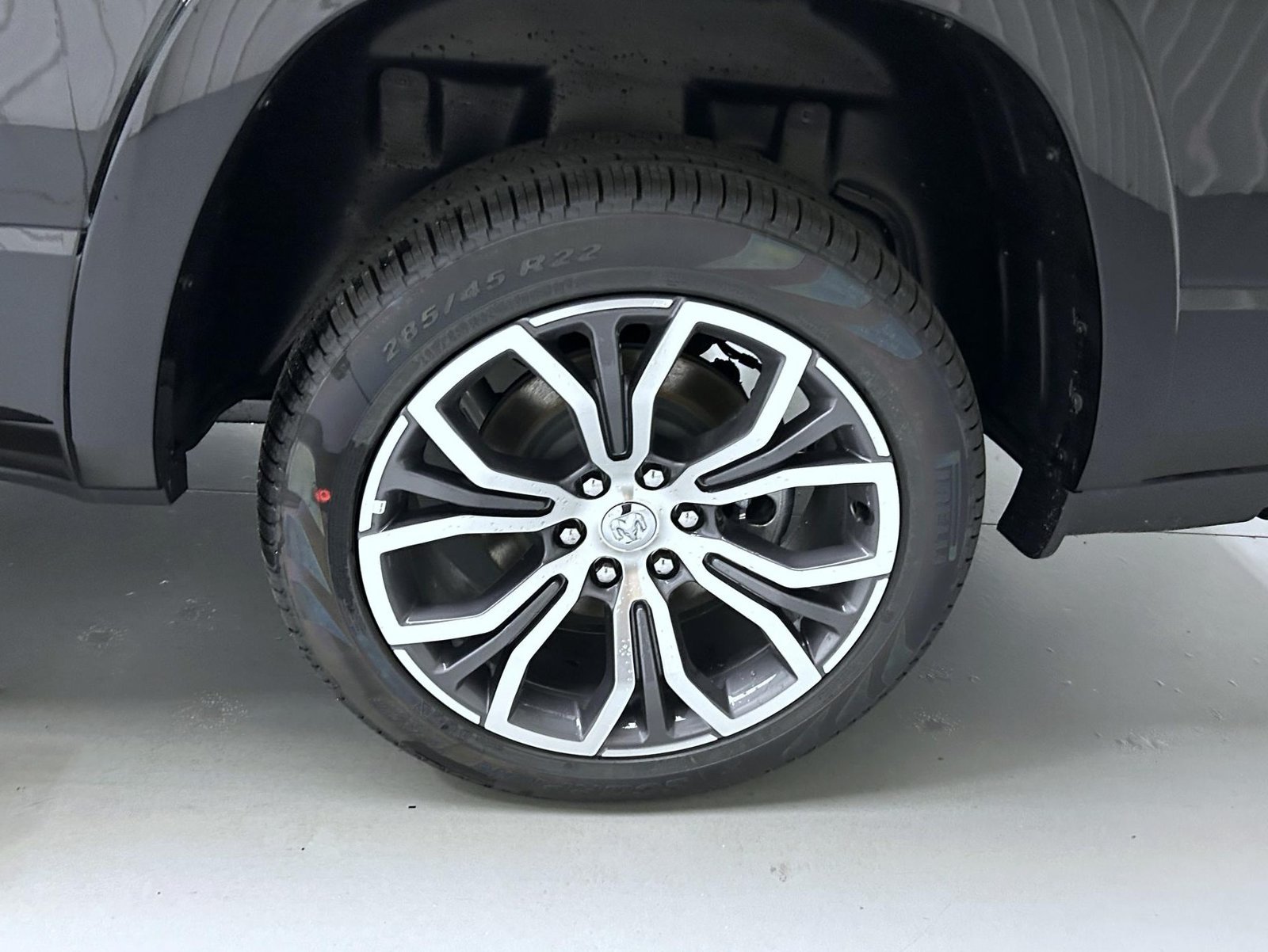 New 2027 Diamond Black Crystal Pearl-Coat Exterior Paint RAM Tungsten image 22