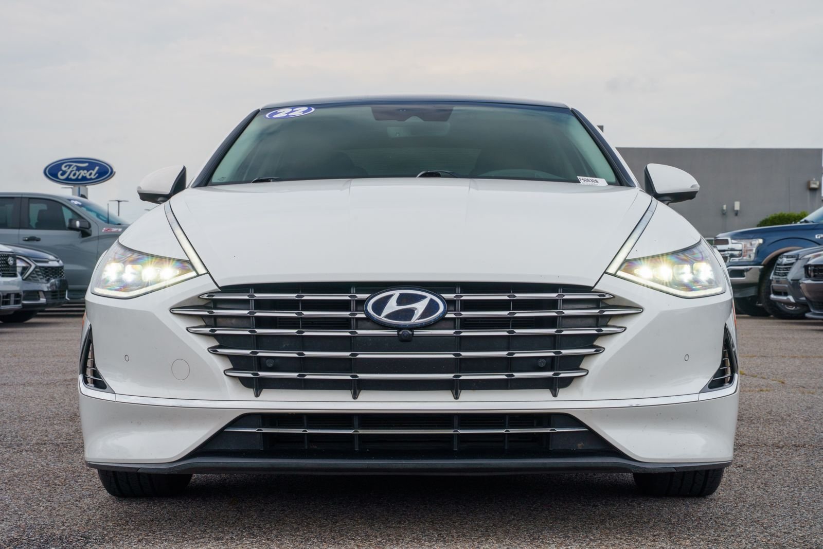 Used 2022 White Hyundai Limited image 2