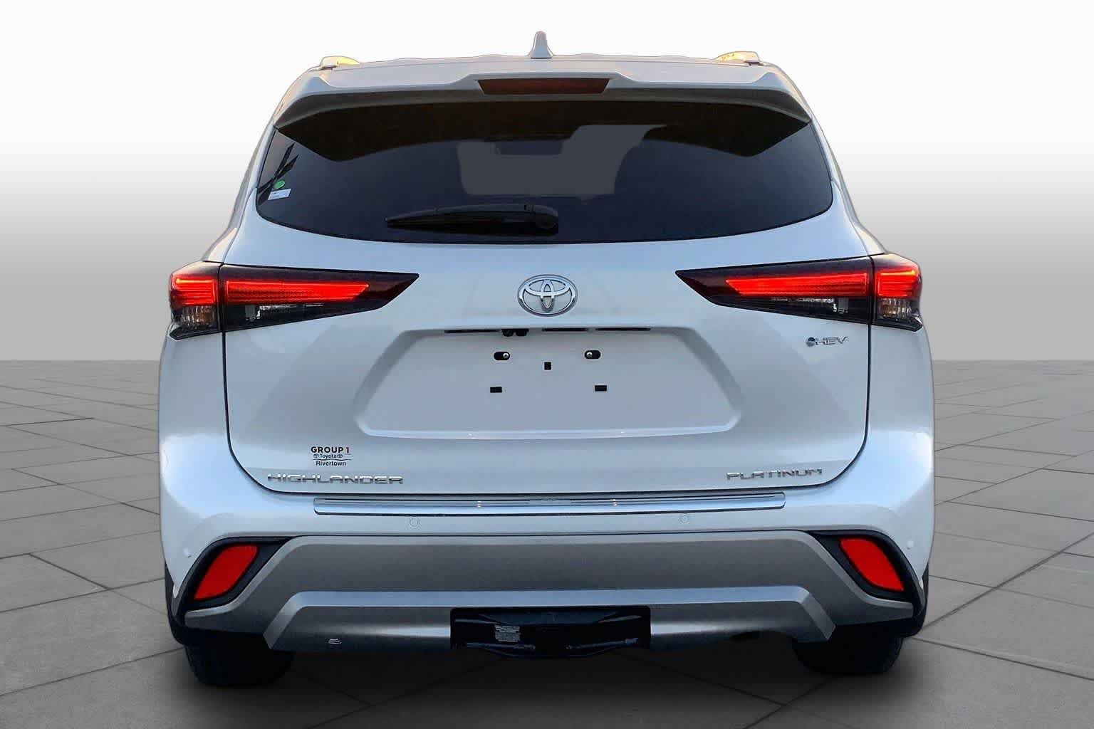 Used 2026 Wind Chill Pearl Toyota Hybrid Platinum image 5