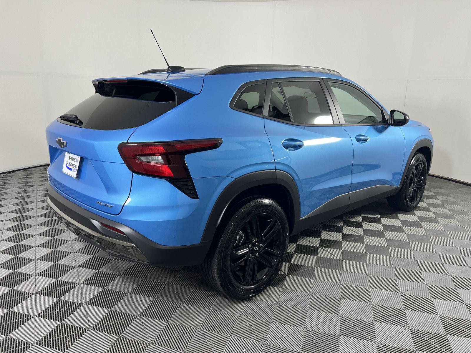 Used 2026 Marina Blue Metallic Chevrolet ACTIV image 3