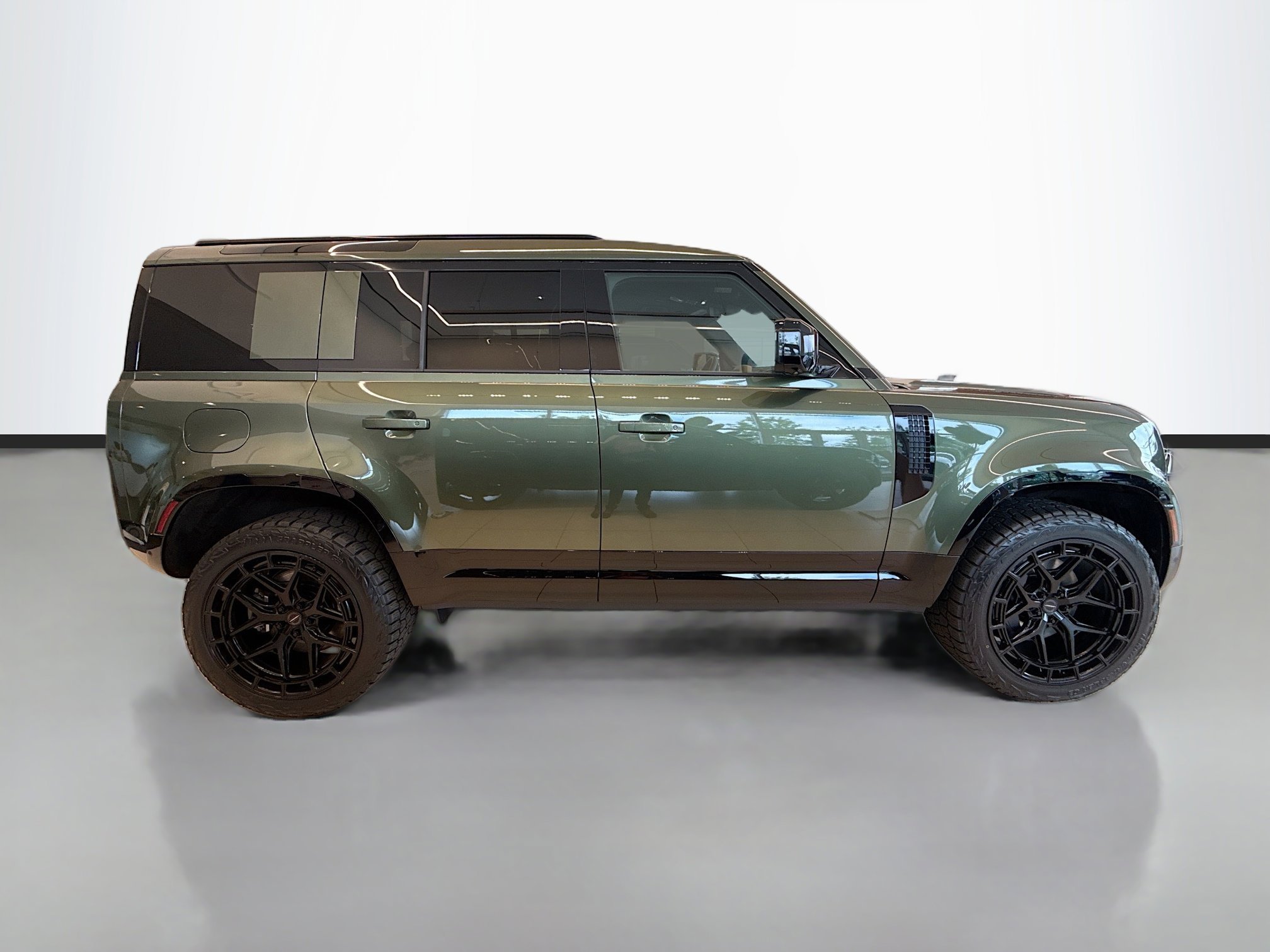New 2026 Woolstone Green Land Rover X-Dynamic SE image 6