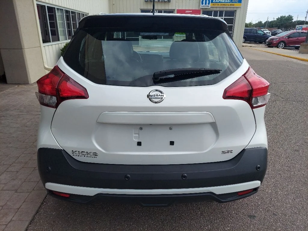 Certified Used 2020 White Nissan SR image 6