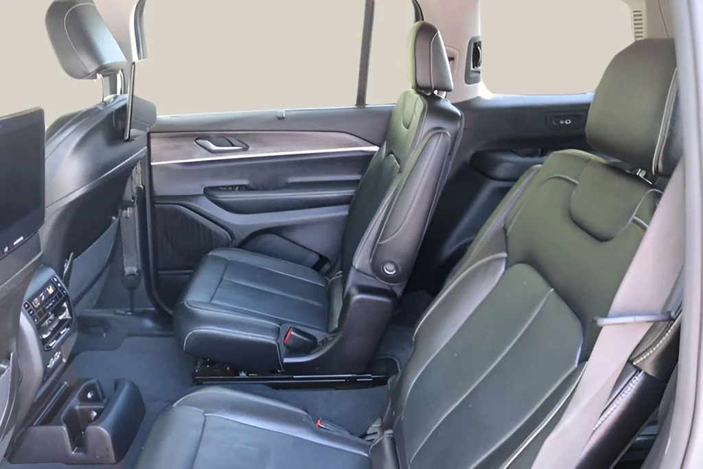 Used 2023 Silver Jeep Limited image 16