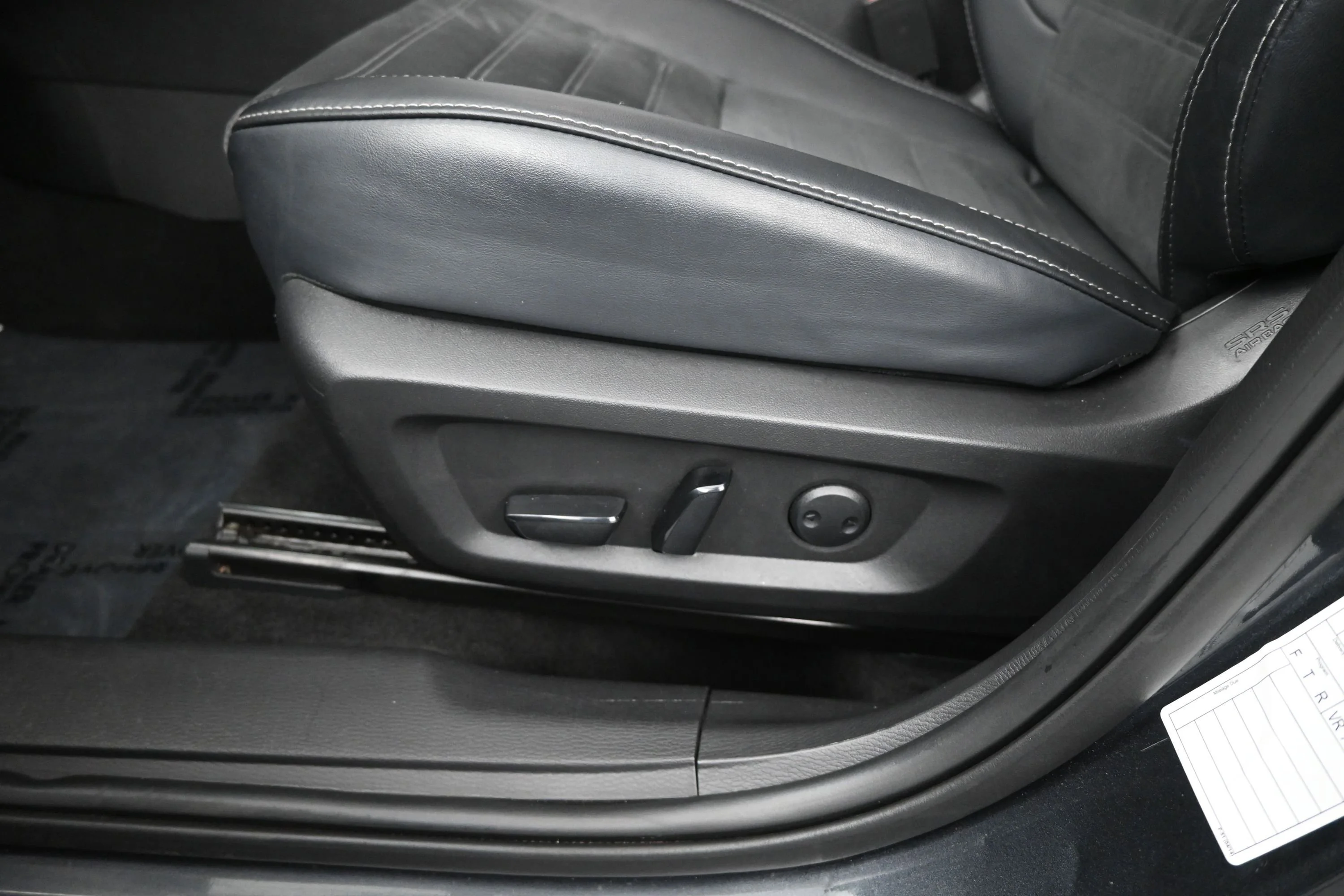 Used 2025  Mitsubishi  image 10