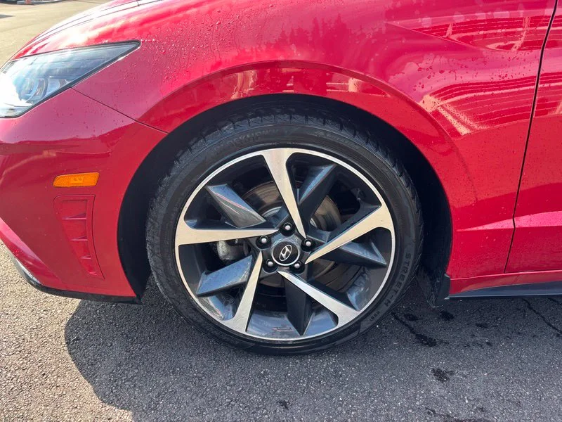 Used 2021 Red Hyundai SEL Plus image 17
