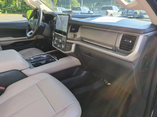 Used 2022 Black Ford XLT image 36