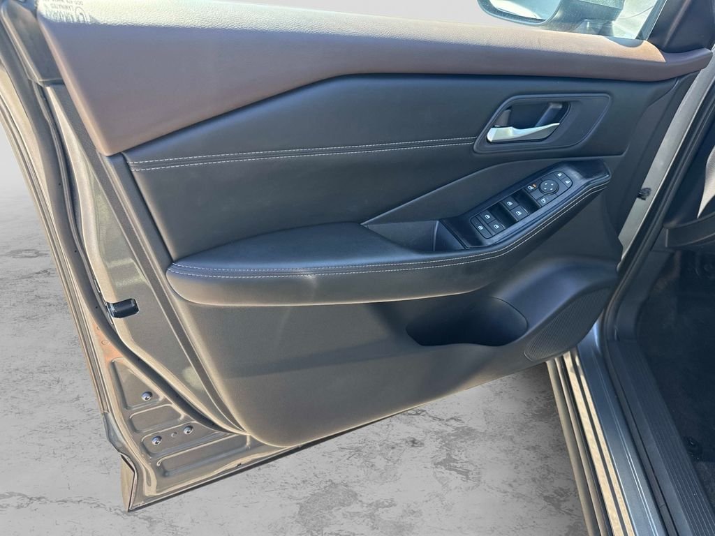 Used 2023 Gray Nissan SV image 17