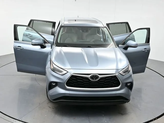 Used 2022 Moon Dust Toyota XLE image 45
