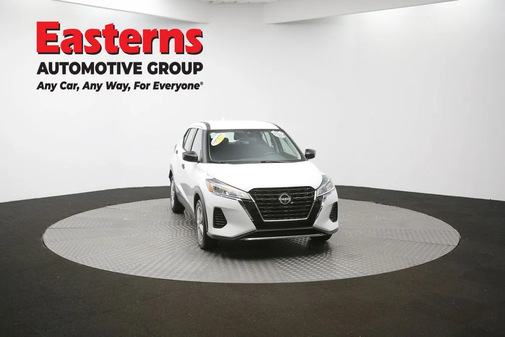 Used 2022 White Nissan S image 51