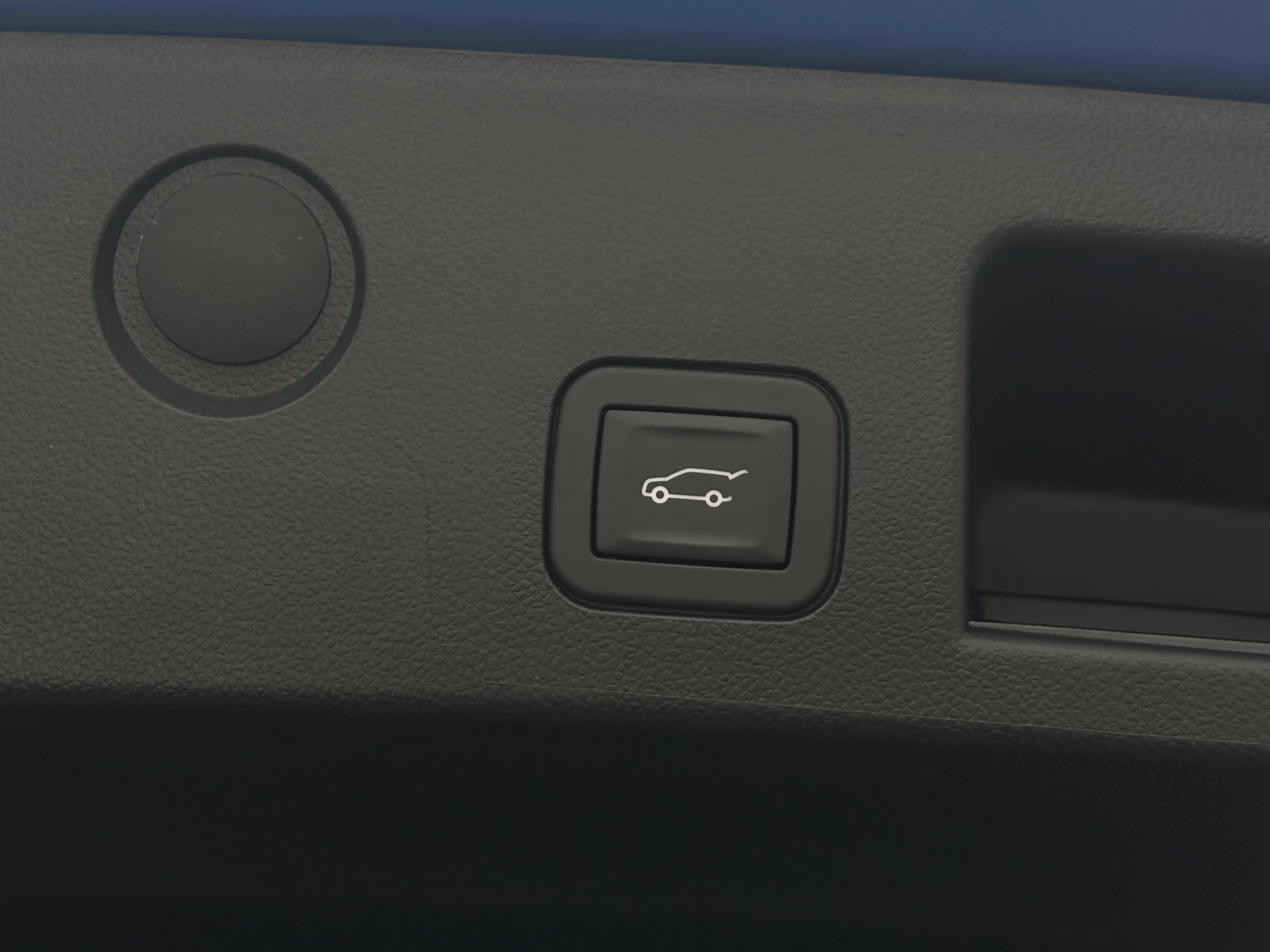 Used 2025 Reef Blue Metallic Chevrolet RS image 9