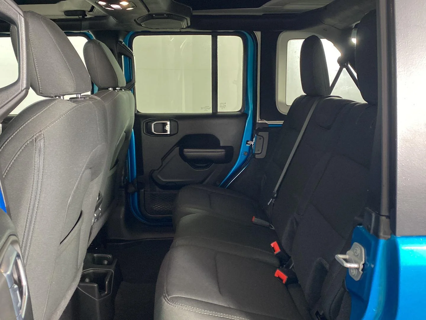 Used 2019 Bikini Pearlcoat Jeep Sport S image 22