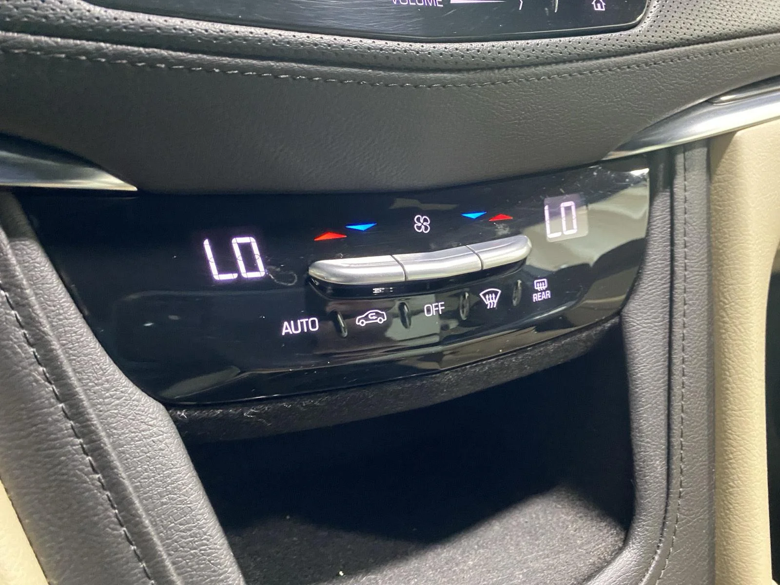 Used 2018 Dark Granite Metallic Cadillac FWD image 24