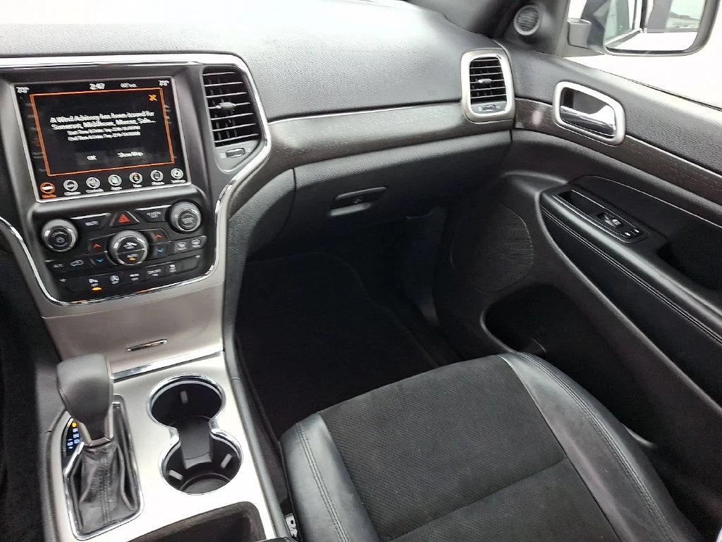 Used 2018 Bright White Clearcoat Jeep Altitude image 17