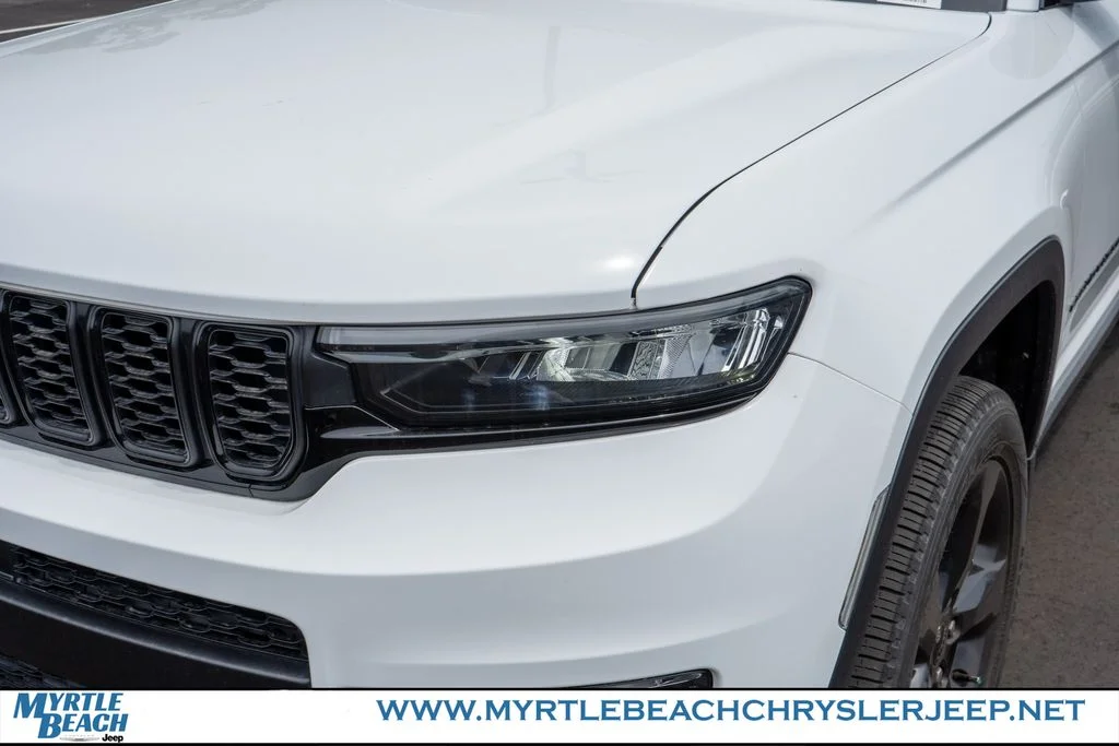 Used 2024 Bright White Clearcoat Jeep Limited image 10