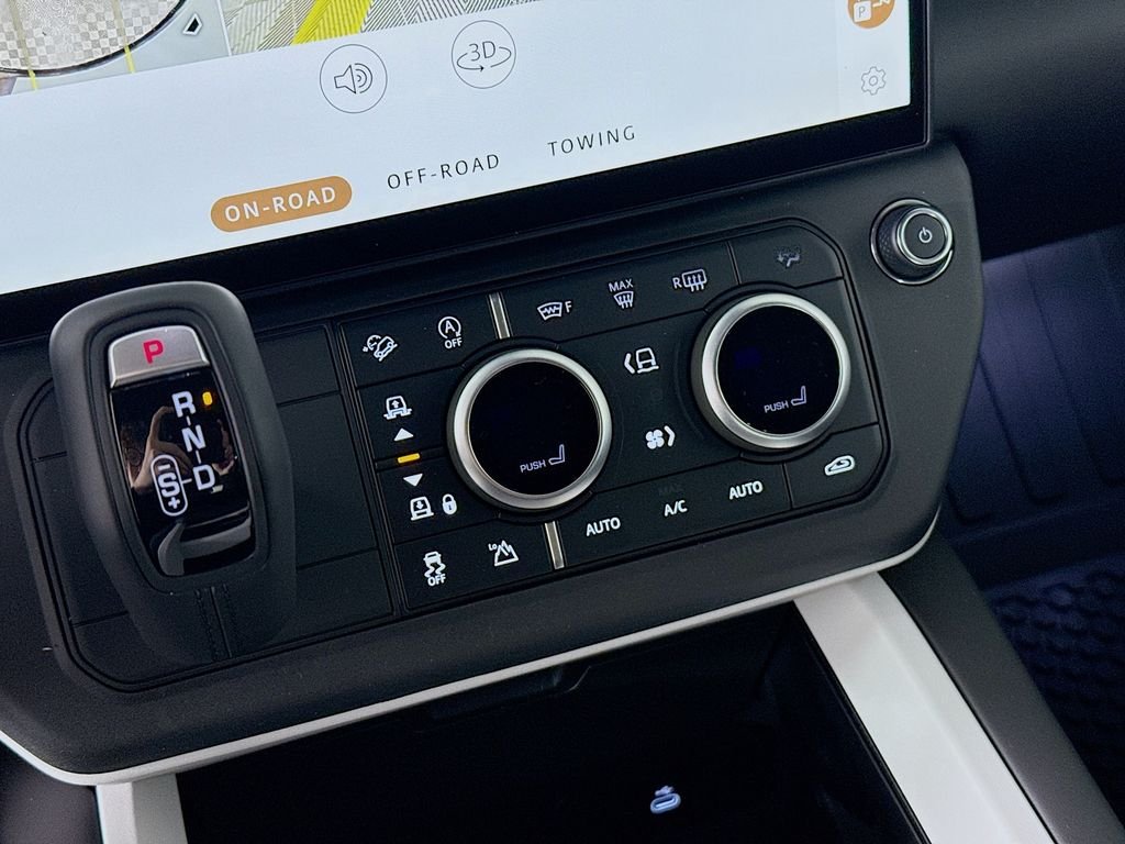 New 2026 Santorini Black Land Rover X-Dynamic SE image 17