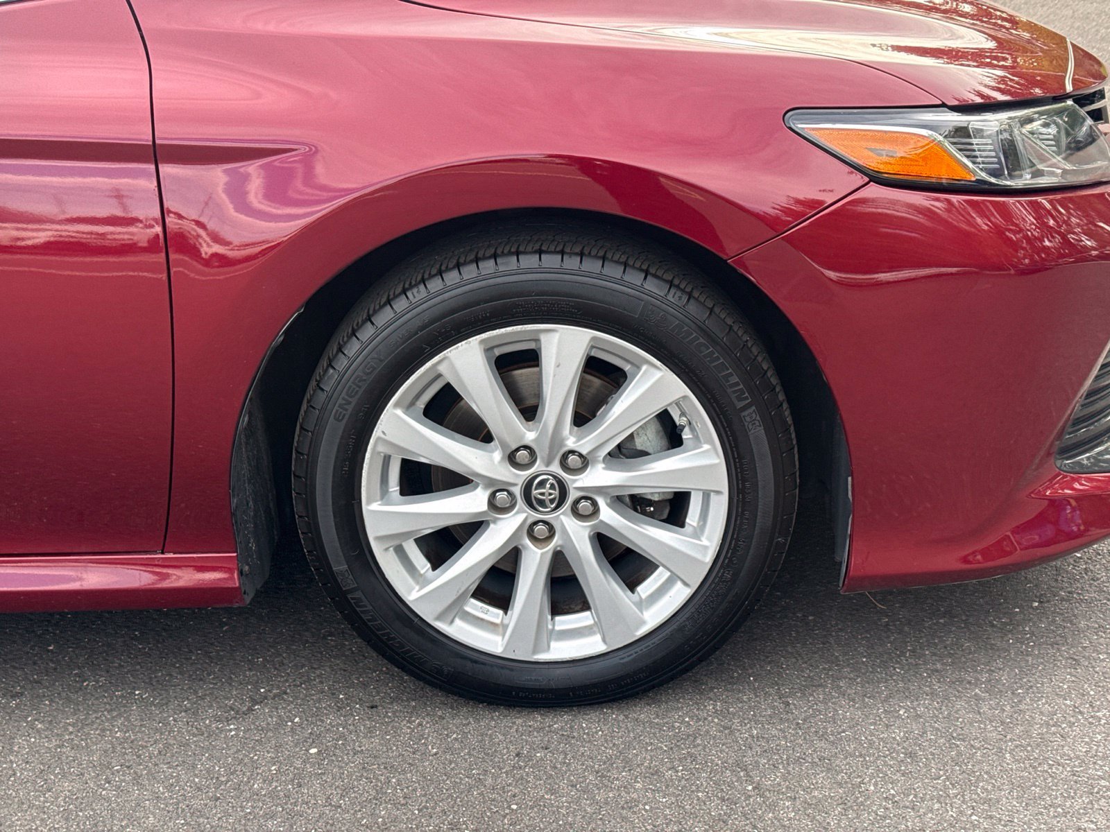 Used 2018 Red Toyota LE image 11