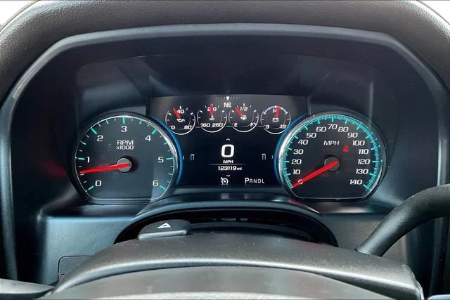 Used 2018 WHITE FROST TRICOAT GMC Denali image 14