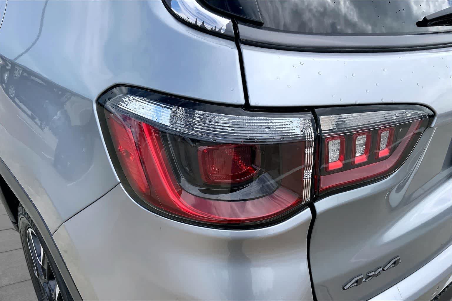 Used 2021 Billet Silver Metallic Clearcoat Jeep Trailhawk image 27