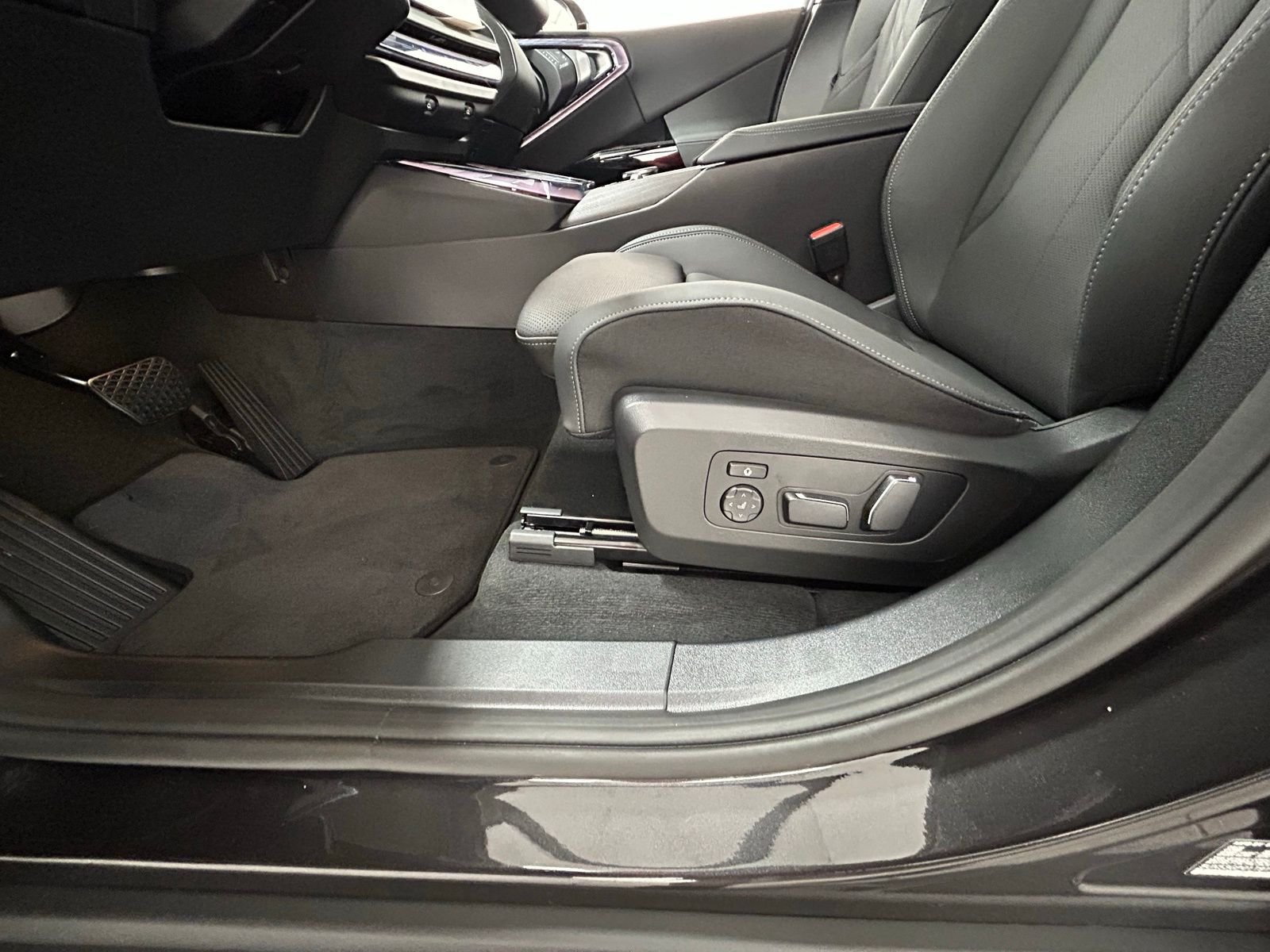 New 2026 Dark Graphite Metallic BMW 30 xDrive image 28