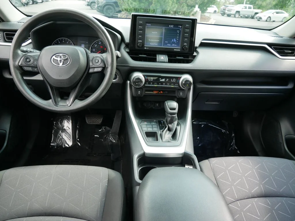 Used 2020 Silver Toyota XLE image 13