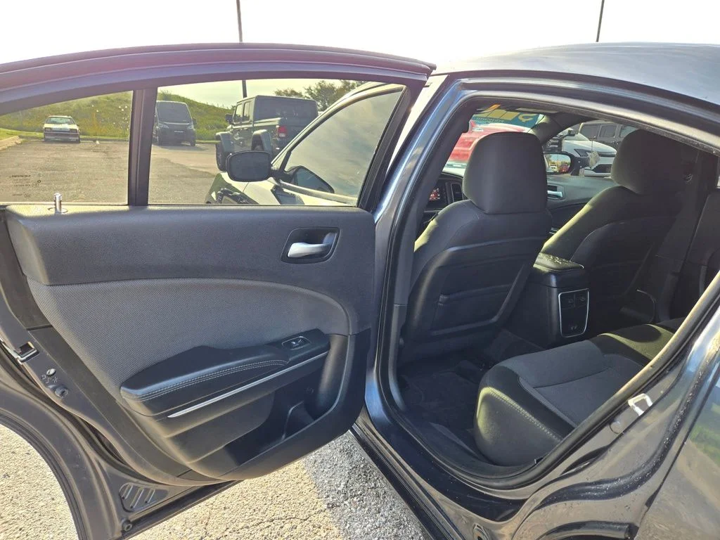Used 2016 Gray Dodge SE image 23