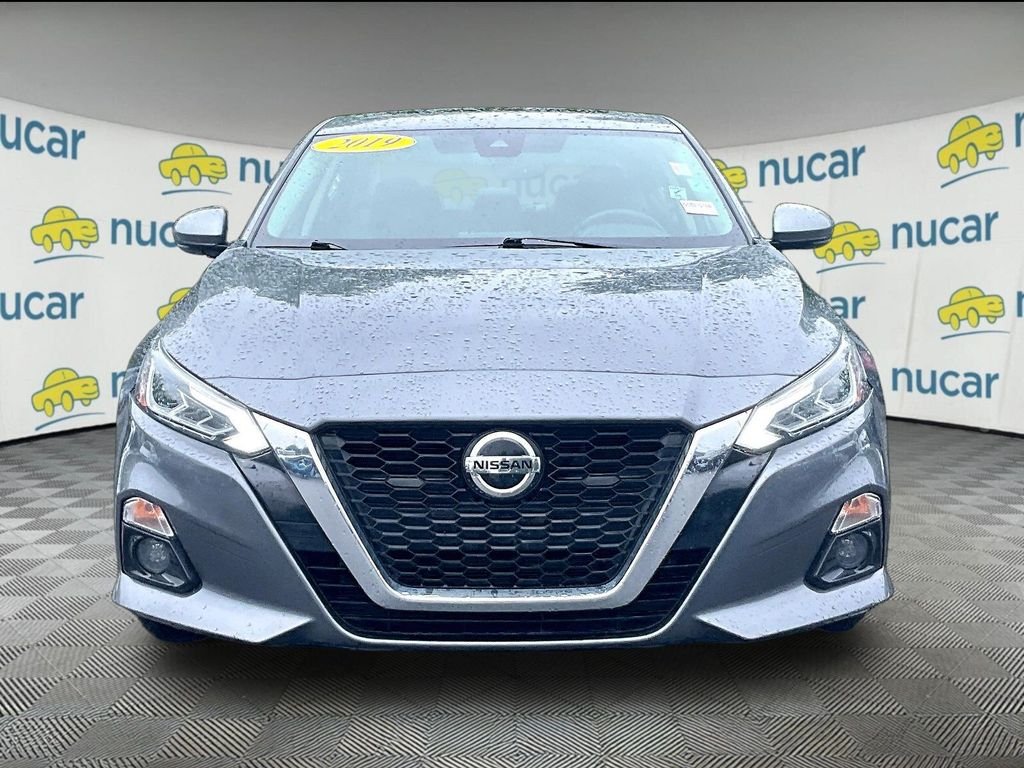 Used 2019 Gray Nissan 2.5 SV image 2