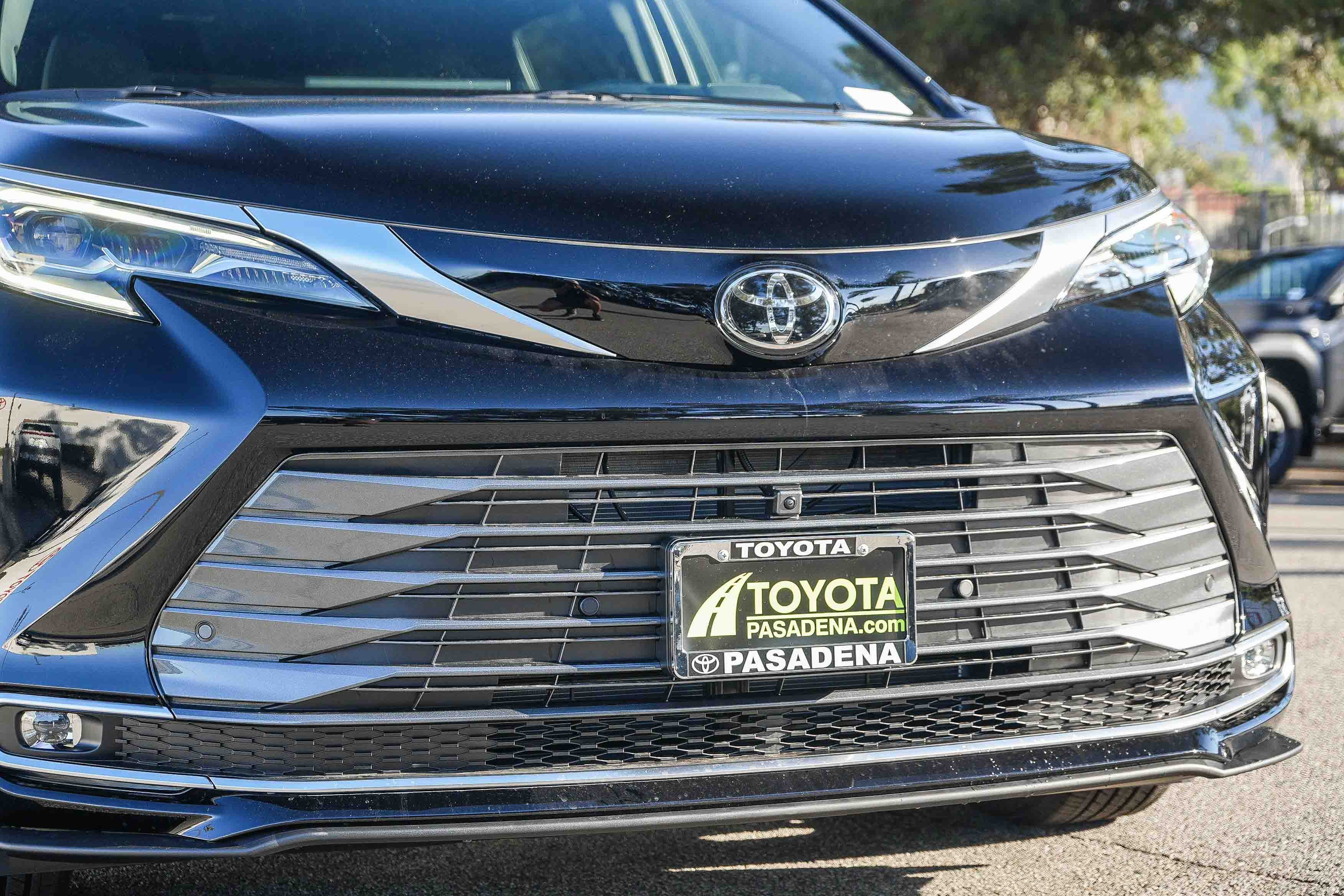 New 2026 Midnight Black Metallic Toyota  Platinum image 5