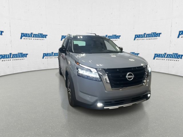 Used 2022 Gray Nissan Platinum image 3