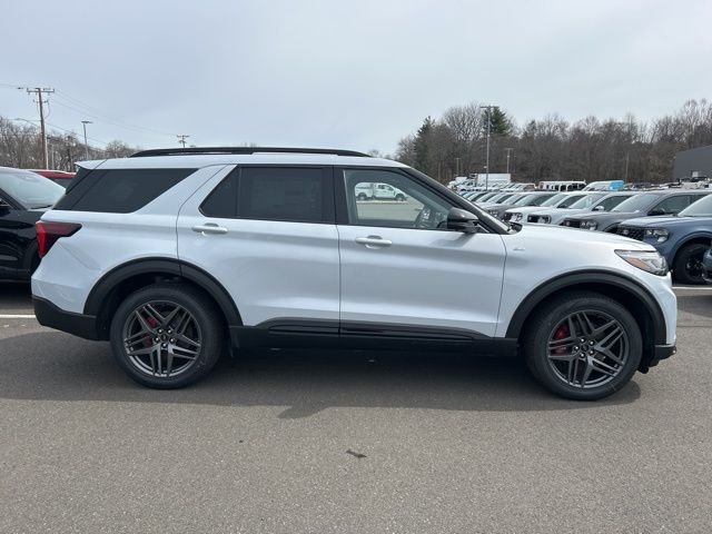 New 2026 Space White Metallic Ford ST-Line image 8
