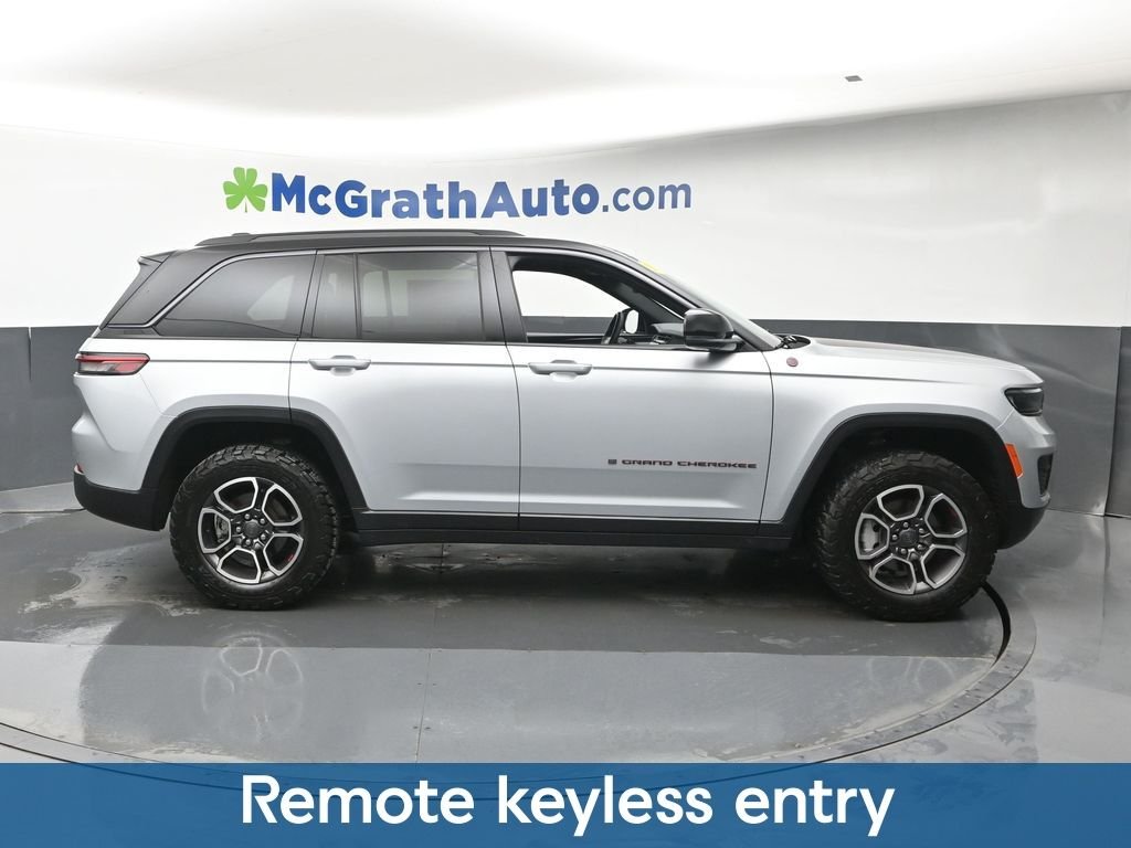 Used 2022 Silver Jeep Trailhawk image 6