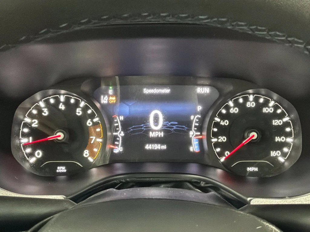 Used 2022 Crystal Metallic Jeep Latitude image 12