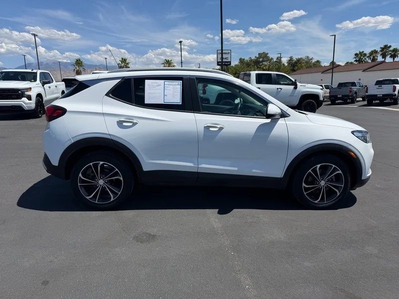 Used 2020 SUMMIT WHITE Buick Select image 2