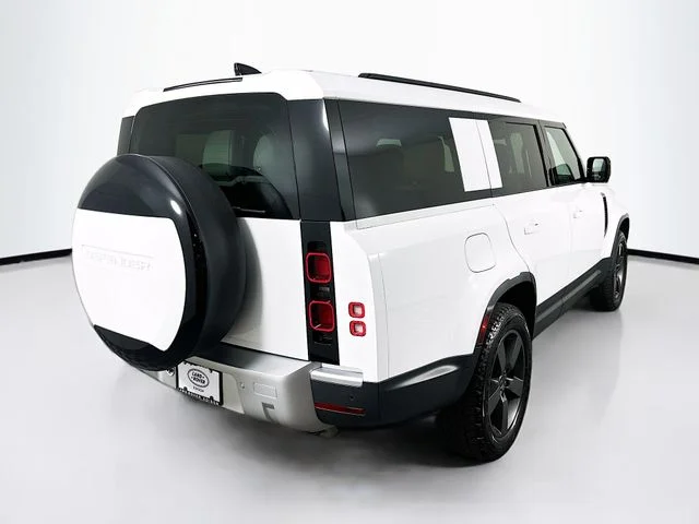 Certified Used 2025 Fuji White Land Rover S image 5