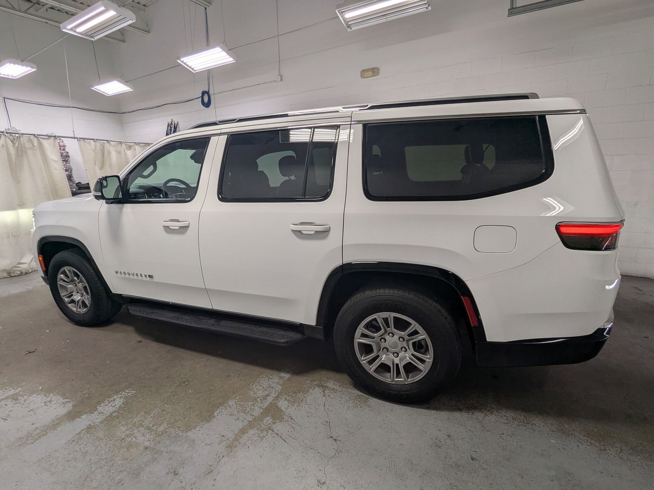 Used 2023 Bright White Clearcoat Jeep Base image 8