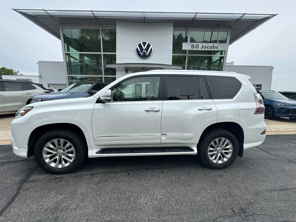 Used 2014 Starfire Pearl Lexus 460 image 3