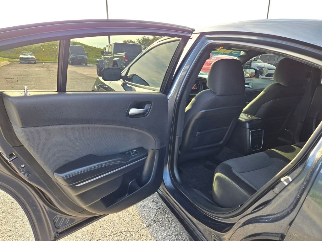 Used 2016 Gray Dodge SE image 23