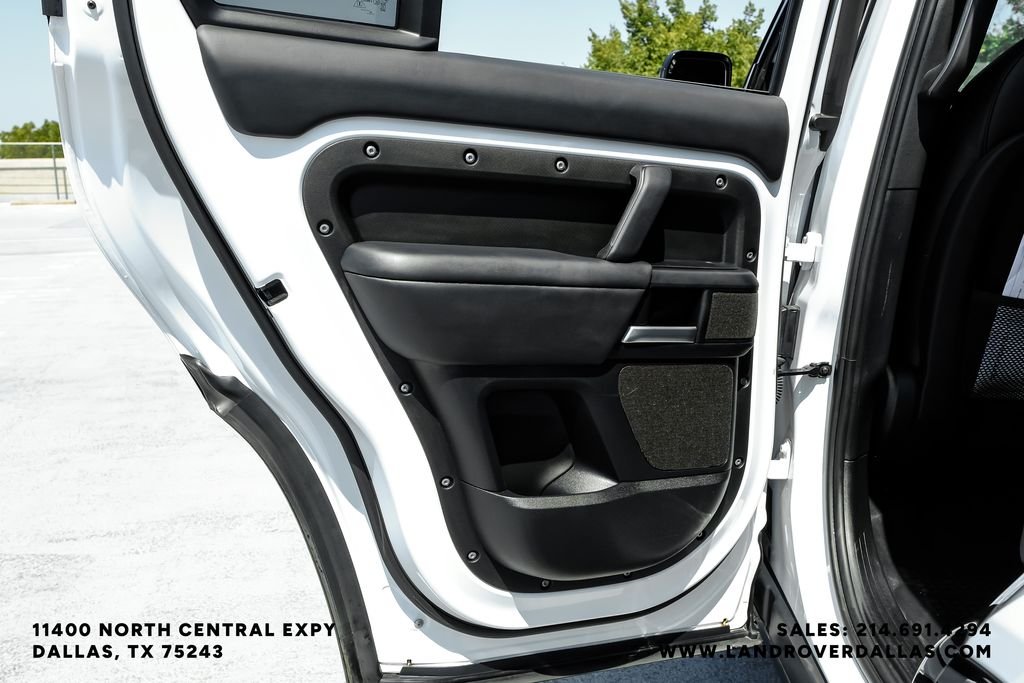 Used 2025 Fuji White Land Rover X-Dynamic SE image 34