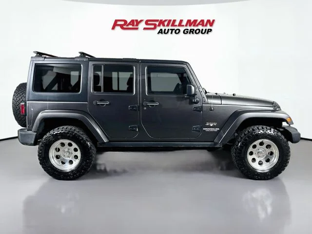 Used 2017 Gray Jeep Unlimited Sahara image 8