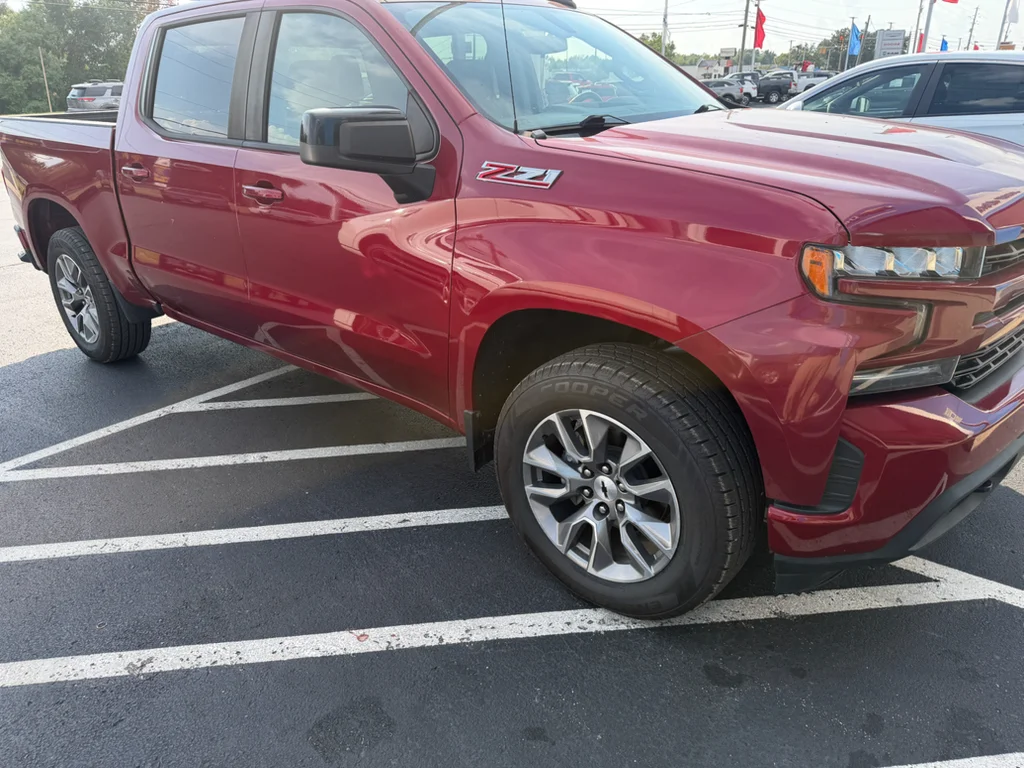 Used 2019 CAJUN RED TINTCOAT Chevrolet RST image 8