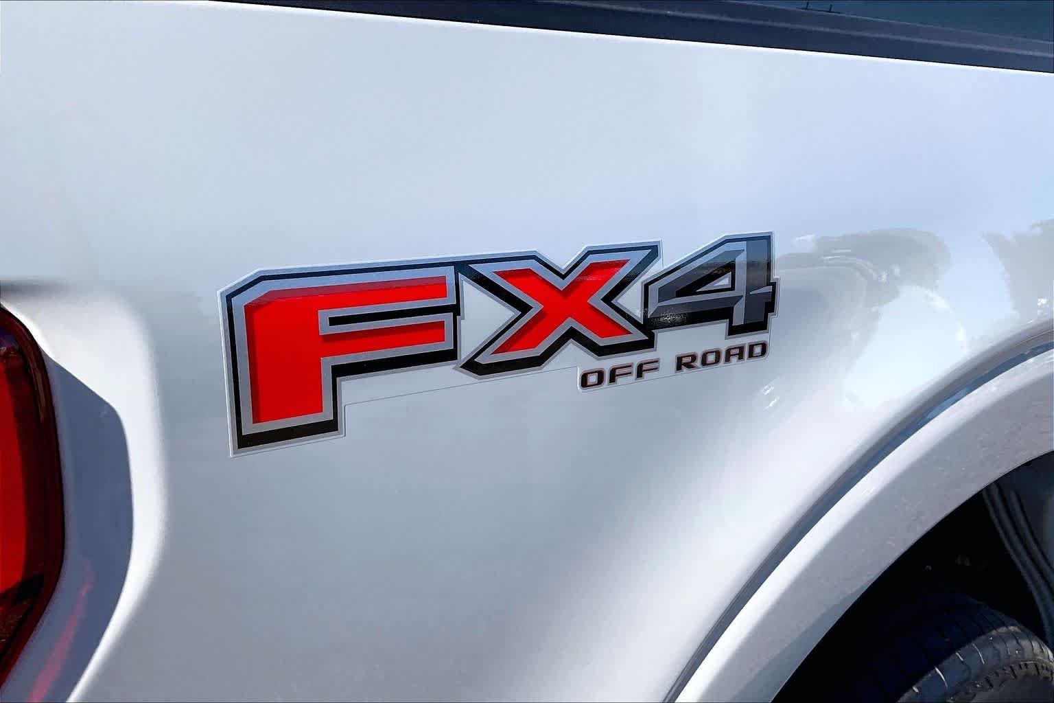 Used 2023 Avalanche Gray Ford XLT image 10