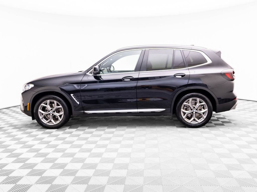 Used 2022 Black Sapphire Metallic BMW xDrive30i image 2